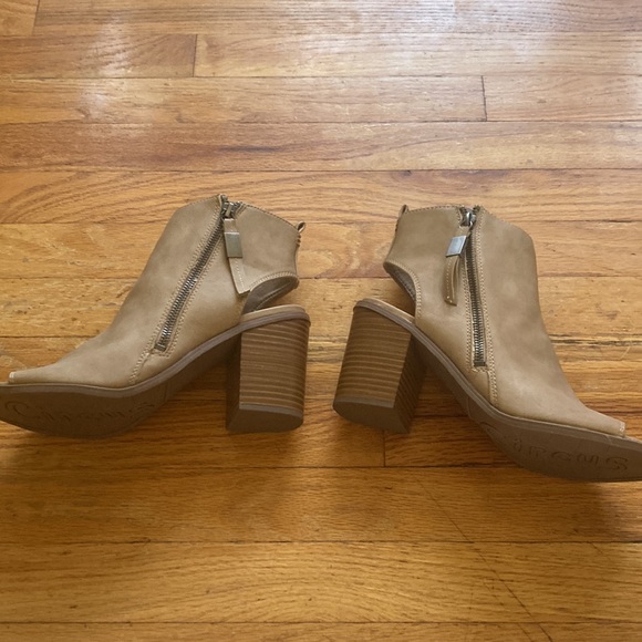 Circus by Sam Edelman Kammi Tan Peep Toe Heels - Picture 3 of 8